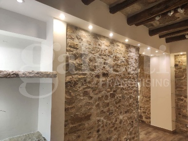 Foto Negozio in Via Guarnotti snc, Erice Centro di 25 m² con 1 locali