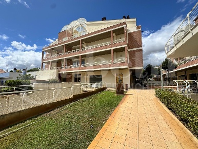 Foto Negozio in Via de Titta 14, Pineto Centro di 86 m² con 2 locali