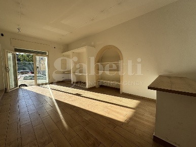Foto Negozio in Campano, Qualiano di 43 m² con 1 locali in affitto