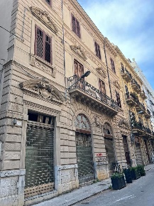 Foto Ufficio in Via Ruggiero Settimo 1, Palermo di 1550 m² in affitto