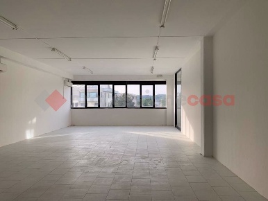 Foto Ufficio in CALAMANDREI, Arezzo Pescaiola di 218 m² con 7 locali