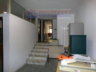 Foto Ufficio a Afragola di 91 m² con 4 locali in affitto