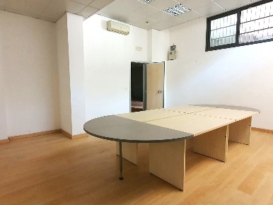 Foto Ufficio in Via Michele Titone 12, Palermo di 262 m² con 7 locali