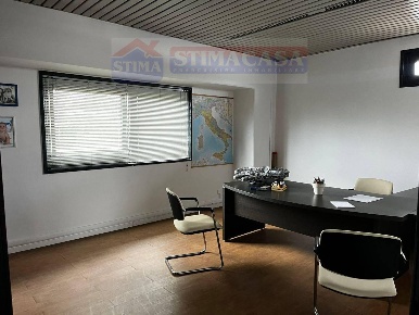 Foto Ufficio a Casoria Centro di 90 m² con 4 locali in affitto