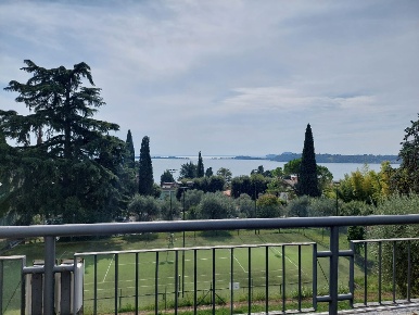 Foto Attività commerciale in Via Roma, Gardone Riviera Centro di 500 m²