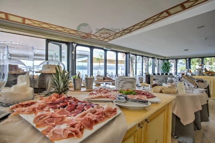 Foto Ristorante a Cattolica di 160 m² con 7 locali in vendita