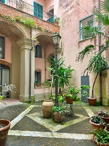 Foto Locale commerciale a Sarzana Centro di 65 m² con 2 locali in vendita