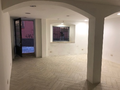 Foto Locale commerciale a Sarzana di 85 m² con 4 locali in vendita