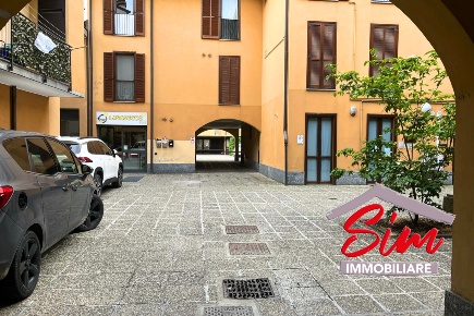 Foto Locale commerciale in Viale D. Alighieri 55sn, Galliate di 110 m²