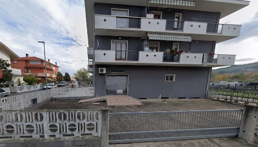 Foto Locale commerciale a Pineto di 95 m² in vendita