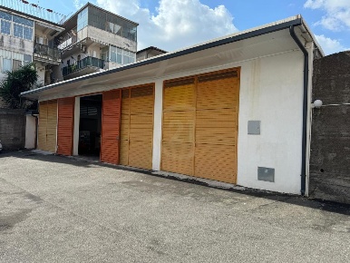 Foto Magazzino a Aci Sant'Antonio Centro di 820 m² in vendita