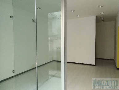 Foto Locale commerciale a Ragusa di 50 m² con 1 locali in affitto