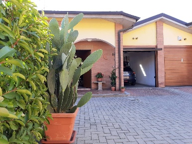 Foto Villa singola a Alessandria Cabanette di 140 m² con 5 locali