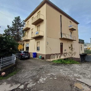 Foto Locale commerciale a Fornovo di Taro di 220 m² con 1 locali in vendita