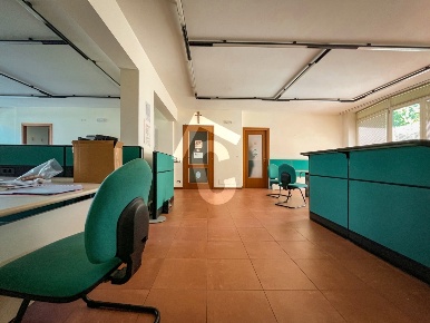 Foto Ufficio a Jesi Viale della Vittoria di 182 m² con 7 locali in vendita