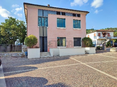Foto Ufficio a Gambellara Centro di 30 m² con 1 locali in affitto