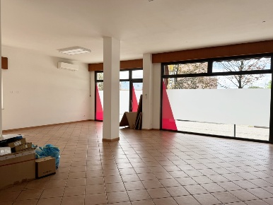 Foto Locale commerciale in Via Francesco Petrarca 5, San Bonifacio Centro