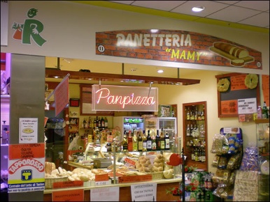 Foto Attività commerciale in Viale G. Puccini 82, Lucca Sant'Anna di 100 m²