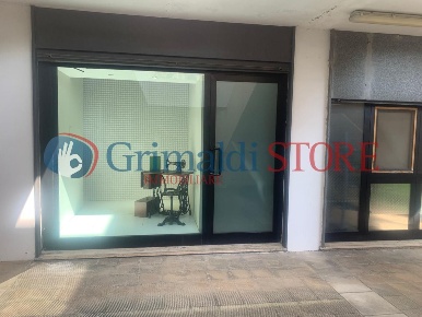 Foto Locale commerciale in Via Pacinotti 19, Campi Salentina di 780 m²