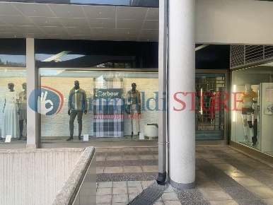 Foto Locale commerciale in Via Pacinotti 19, Campi Salentina di 780 m²