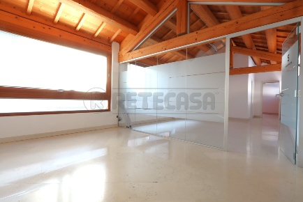 Foto Ufficio in Via Vittorio Veneto 17, Camisano Vicentino di 155 m²