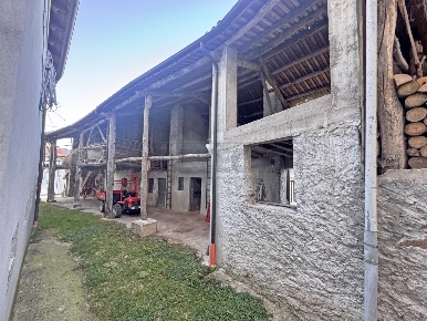 Foto Magazzino in Contrada Marcantoni 18, Valdagno di 110 m² in vendita