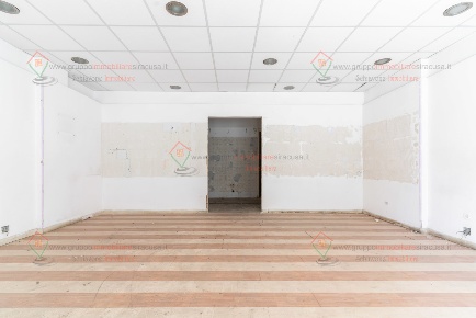Foto Locale commerciale a Siracusa Tica - Zecchino di 73 m² con 2 locali