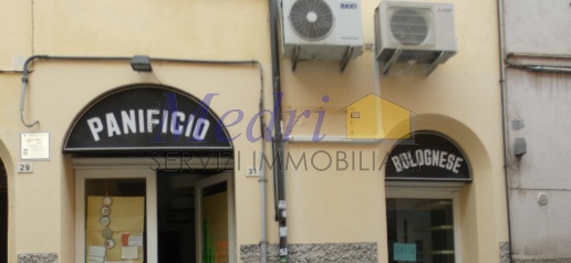 Foto Locale commerciale in Via Verzaglia, Cesena Centro Storico di 120 m²