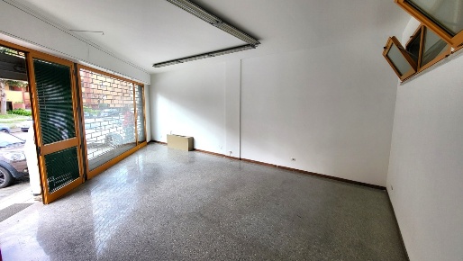 Foto Locale commerciale a Senigallia di 40 m² con 1 locali in vendita
