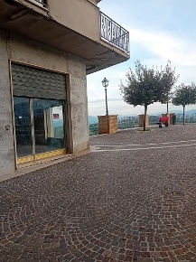 Foto Locale commerciale in Via Roma, Orsogna Centro di 81 m² con 1 locali
