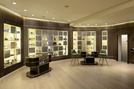 Foto Locale commerciale in Via Vittorio Emanuele II, Lucca di 740 m²