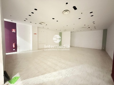 Foto Attività commerciale in Via Giacomo Quarenghi 23, Milano Gallaratese
