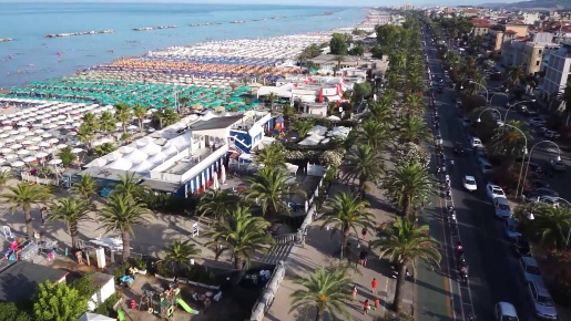 Foto Attività commerciale a San Benedetto del Tronto di 997 m² in vendita