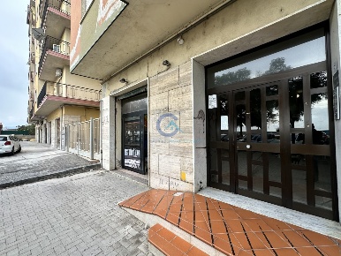 Foto Locale commerciale in Via Lungomare Stefano Pugliese 53, Catanzaro