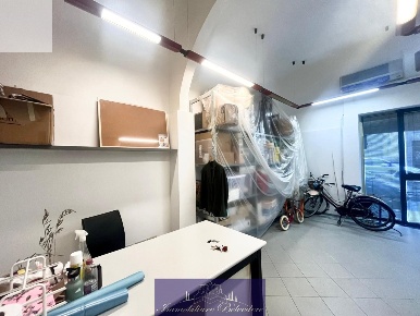 Foto Locale commerciale in Via Cimabue, Firenze Beccaria - Colombo di 54 m²