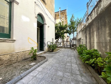 Foto Ufficio a Catanzaro San Leonardo di 80 m² con 3 locali in affitto