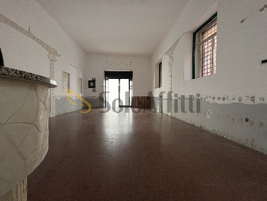 Foto Locale commerciale a Catanzaro Centro Storico di 250 m² con 3 locali