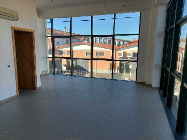 Foto Ufficio in Strada Statale 1 111, Sarzana Crociata di 55 m² in vendita