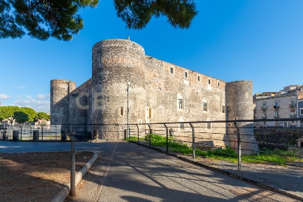 Foto Attività commerciale in Piazza Federico di Svevia 46, Catania