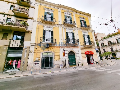 Foto Locale commerciale a Bari Murat di 54 m² con 3 locali in vendita