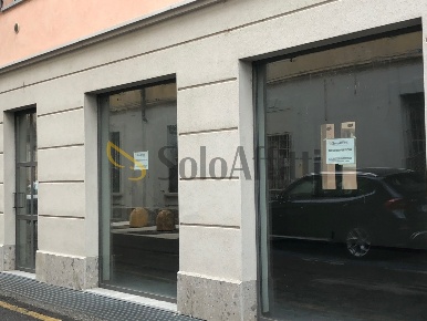 Foto Locale commerciale in Giuditta Pasta 16, Saronno di 180 m² in affitto