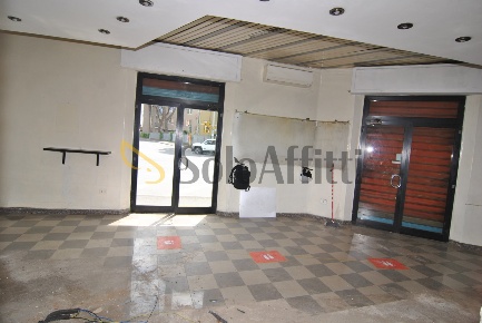 Foto Locale commerciale a Livorno Calzabigi di 100 m² con 3 locali