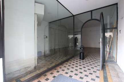 Foto Locale commerciale in Via San Frediano 28, Lucca di 70 m² con 2 locali