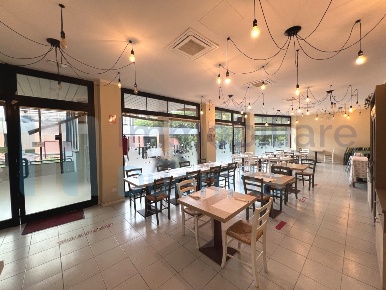 Foto Locale commerciale a Casalecchio di Reno Centro, Garibaldi di 102 m²