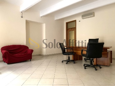 Foto Ufficio a Catanzaro Centro Storico di 60 m² con 2 locali in affitto