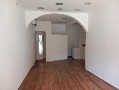 Foto Locale commerciale a Sarzana Centro di 30 m² con 1 locali in vendita