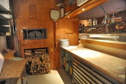 Foto Attività commerciale in vai santa croce, Lucca di 117 m² con 4 locali