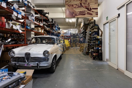 Foto Magazzino in Via Rocca di Papa 38, Roma Colli Albani di 1100 m²