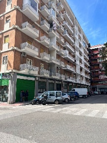 Foto Locale commerciale in VIA FRANCESCO CURZIO DEI MILLE, Bari Libertà