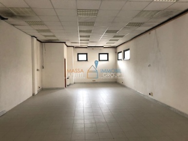 Foto Locale commerciale in Viale Roma 21, Massa Centro di 190 m² in affitto